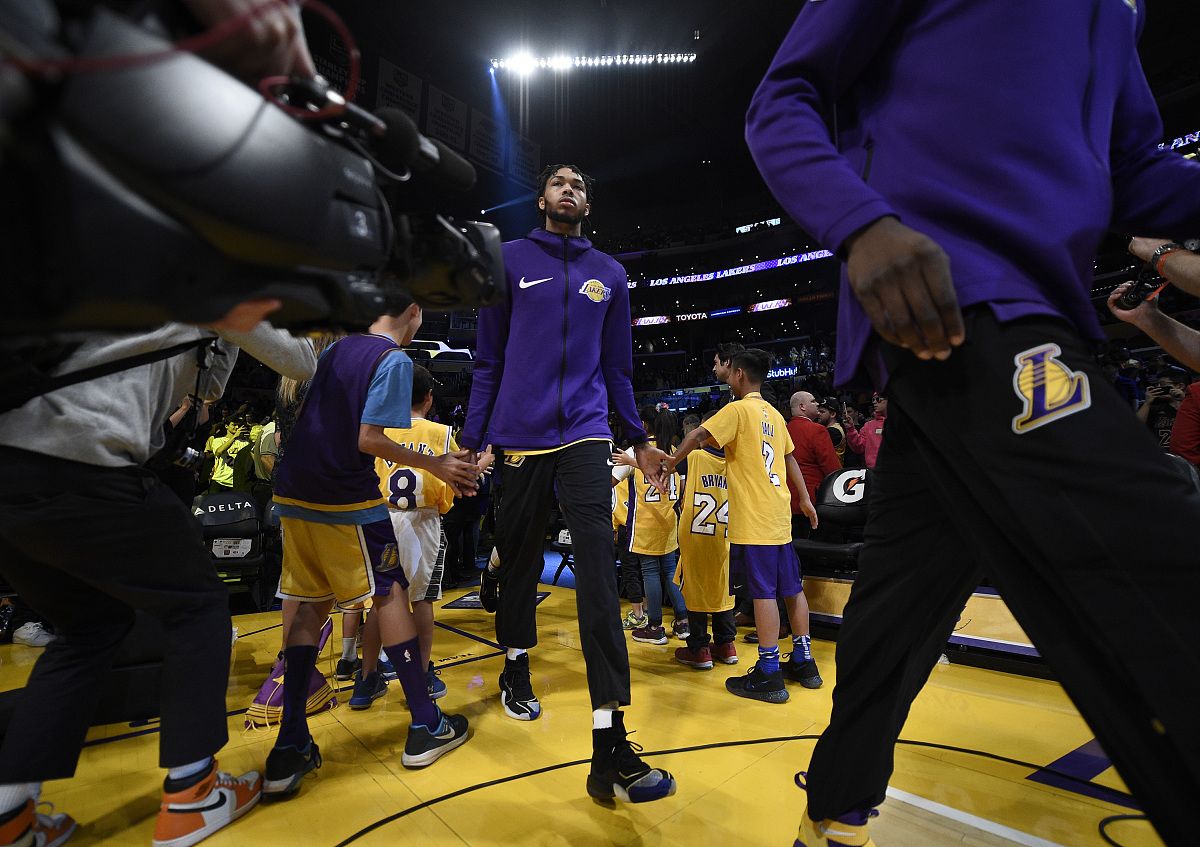 库里重要时刻战术调整，日本队带队取胜！