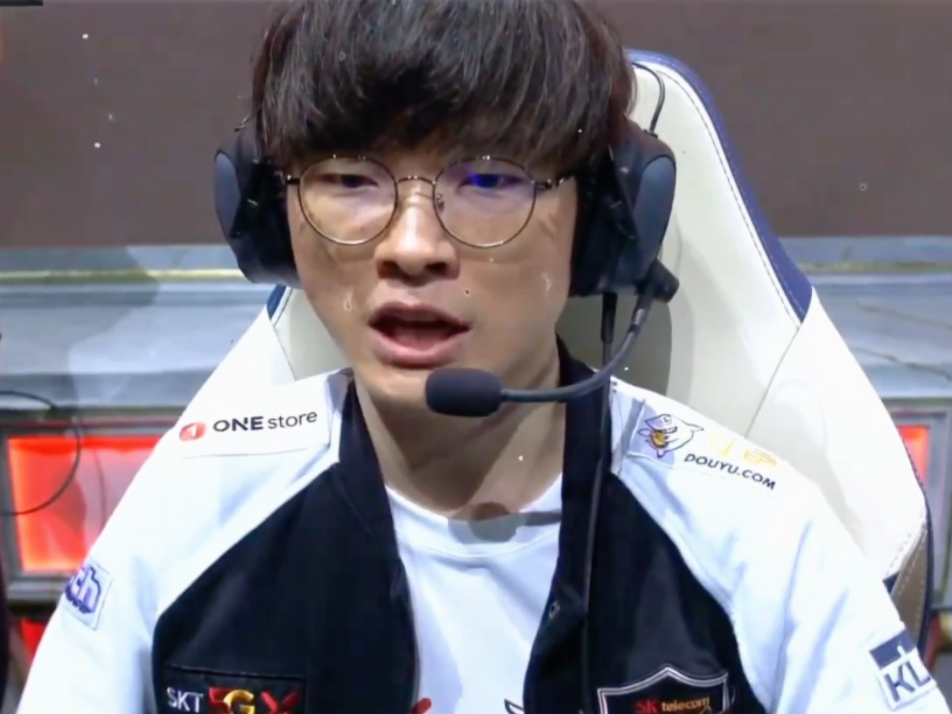 Faker在曼联比赛中败北，比赛局势复杂引发热议！的简单介绍