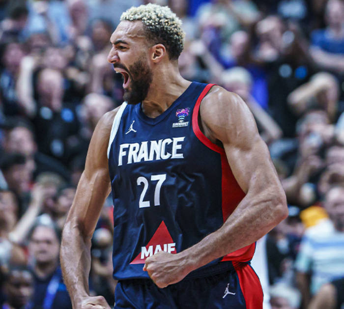 世界杯最新形势：俄克拉荷马城雷霆高居榜首，费内巴切强势追赶，冠军归属成迷的简单介绍